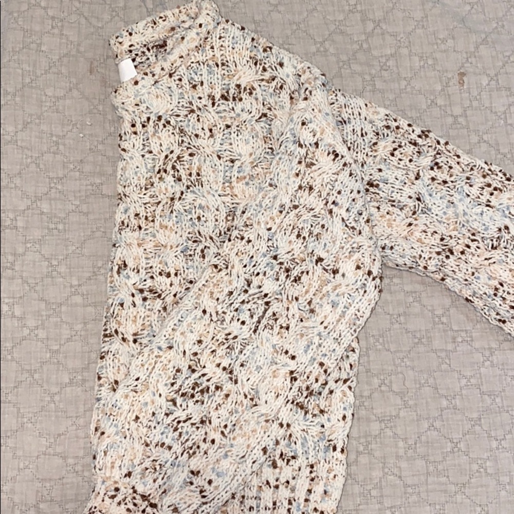 Sweaters - Picture 6 of 9